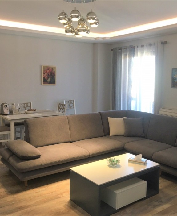 Apartament me qira pranë Sheshit Skenderbej