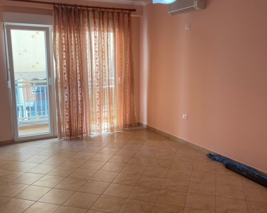 3 bedroom apartment for sale in "Myslym Shyri" Street