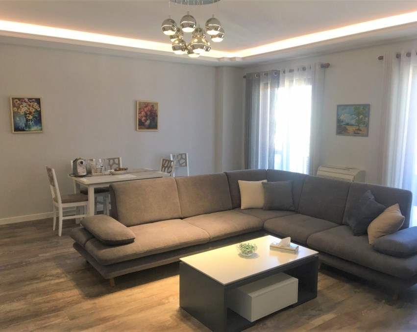 Apartament me qira pranë Sheshit Skenderbej